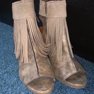 Cute fringe open toe heels